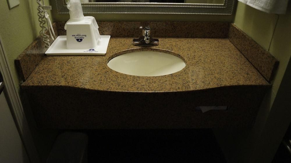 AMERICAS BEST VALUE INN ST LOUIS/DOWNTOWN photo 2