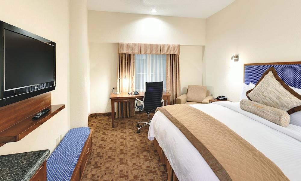 Wyndham Garden Hotel Baronne Plaza photo 2