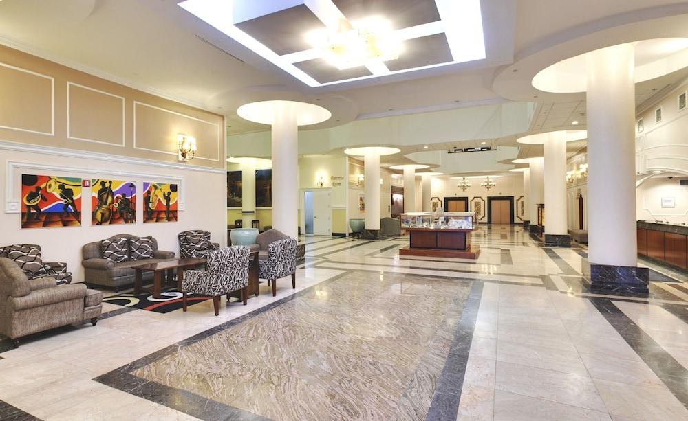 Wyndham Garden Hotel Baronne Plaza photo 4