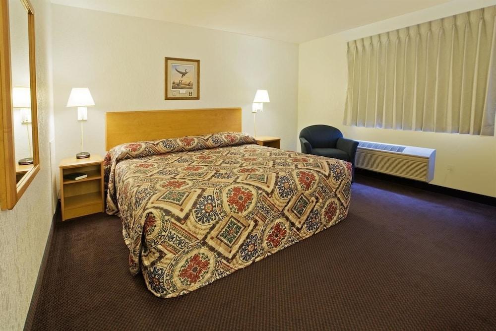 AMERICAS BEST VALUE INN photo 3