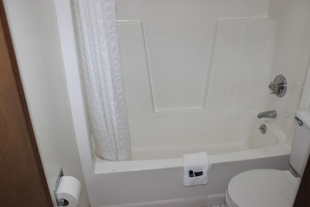 AMERICAS BEST VALUE INN photo 4