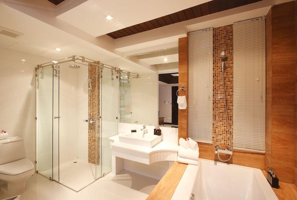 RAYABURI HOTEL PATONG photo 2