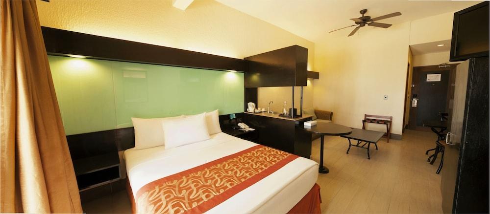 Microtel by Wyndham Boracay photo 1