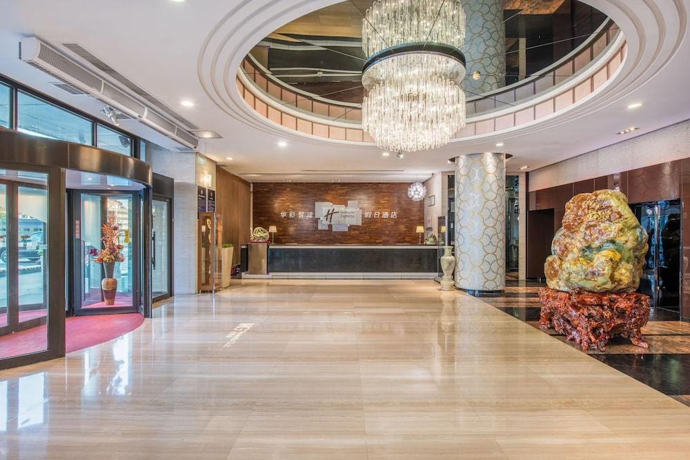 Holiday Inn Express Beijing Huacai photo 2