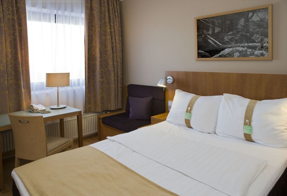 HOLIDAY INN AIRPORT photo 1