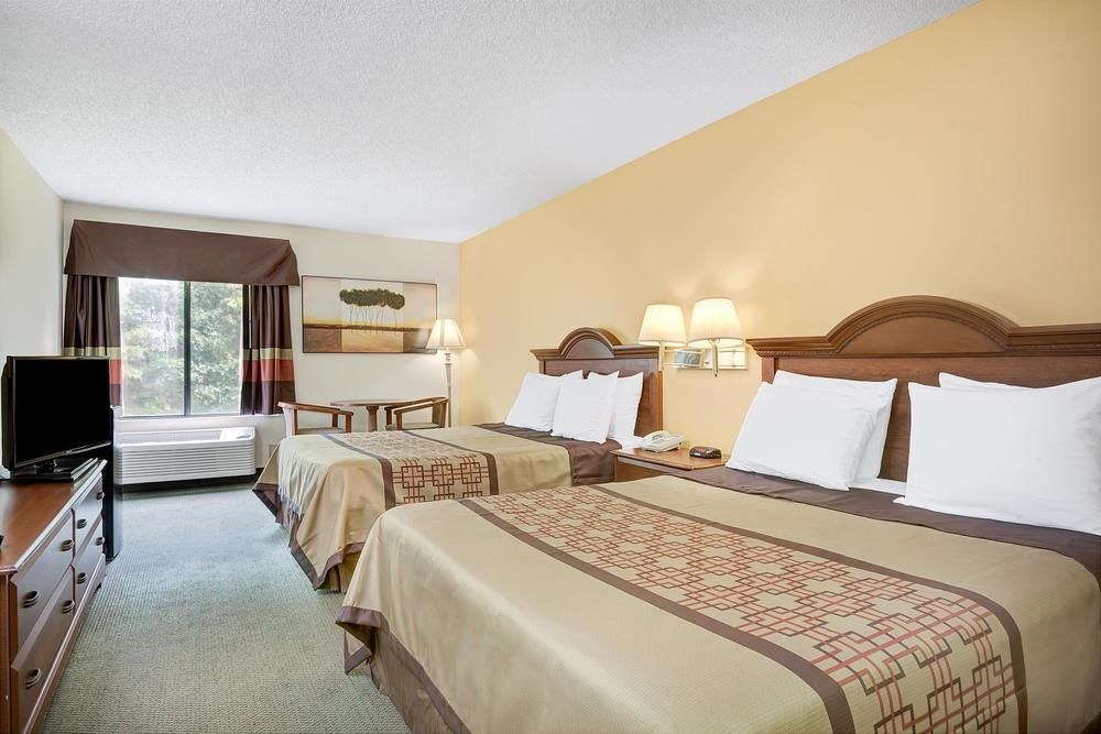 DAYS INN BY WYNDHAM BURLINGTON EAST photo 1