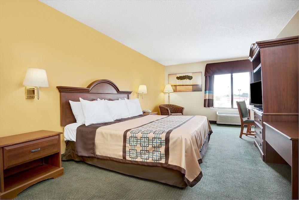 DAYS INN BY WYNDHAM BURLINGTON EAST photo 4