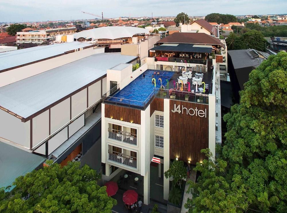 J4 LEGIAN HOTEL photo 4