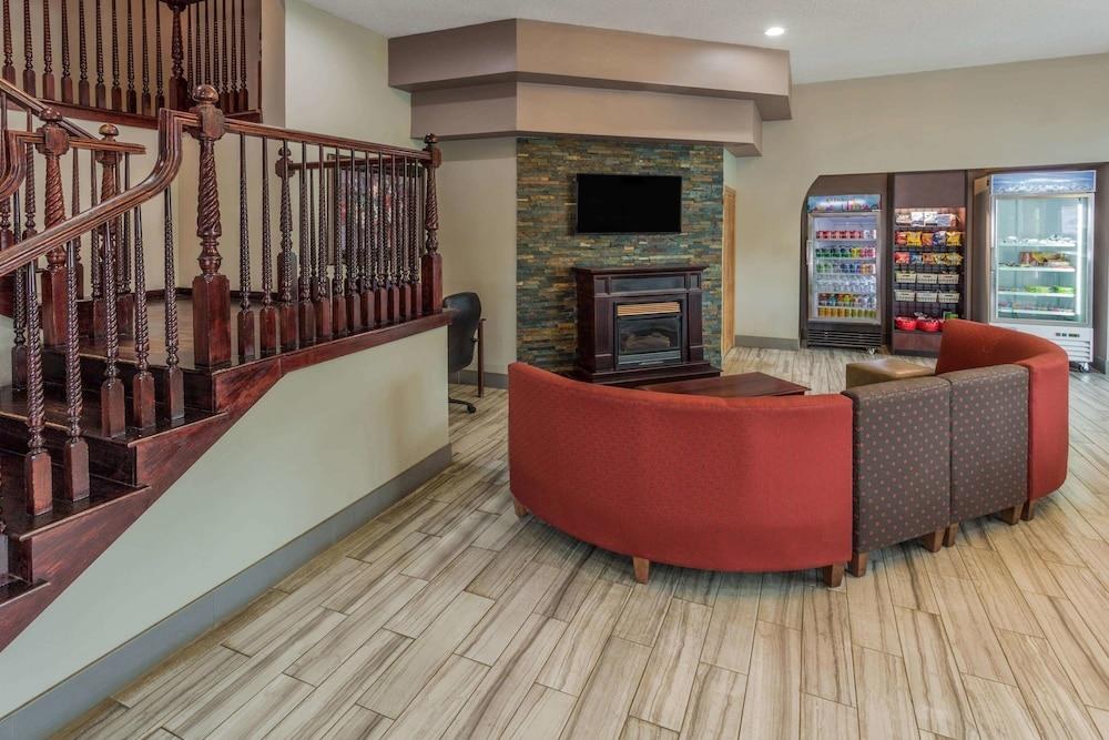 RAMADA BY WYNDHAM HENDERSONVILLE