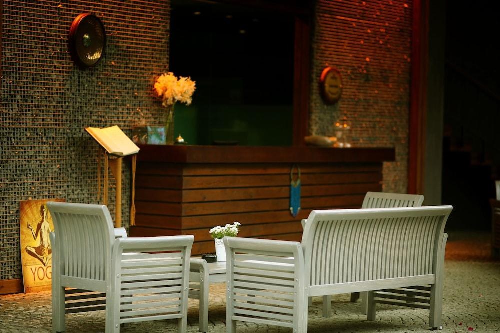 COSTA FARILYA photo 2