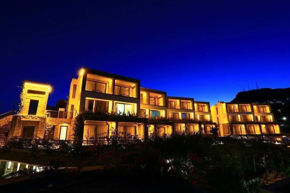 COSTA FARILYA photo 3