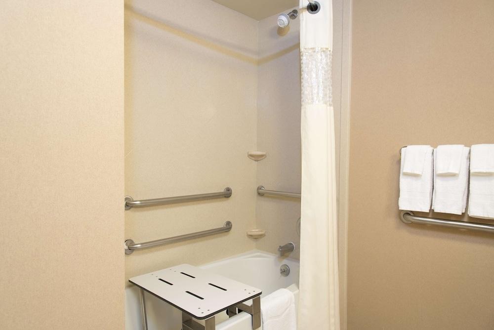 Hampton Inn & Suites Bloomington-Normal photo 2