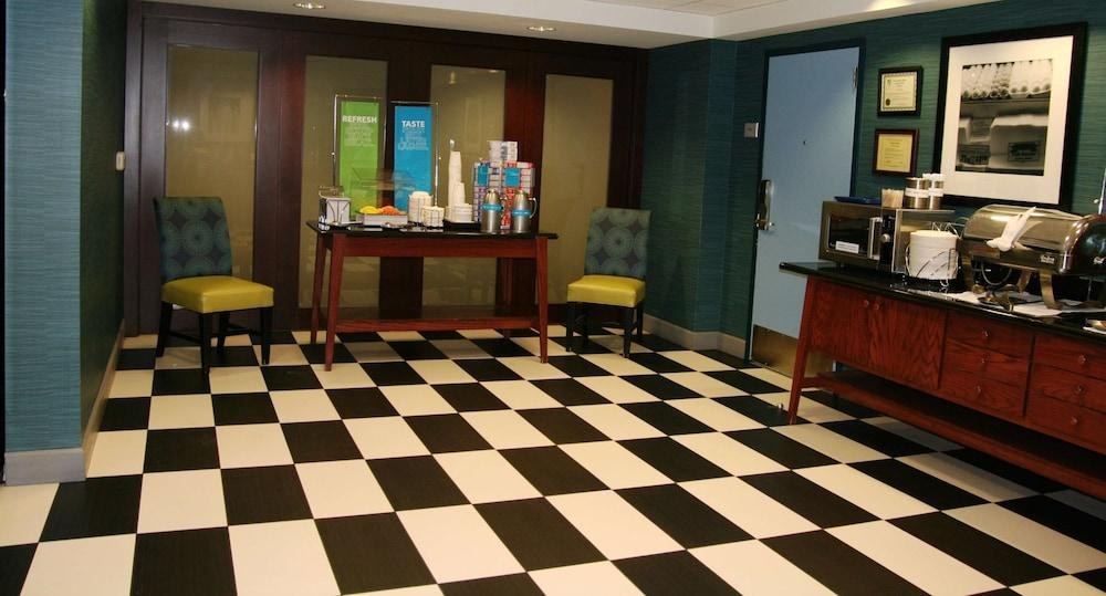 Hampton Inn & Suites Bloomington-Normal photo 3