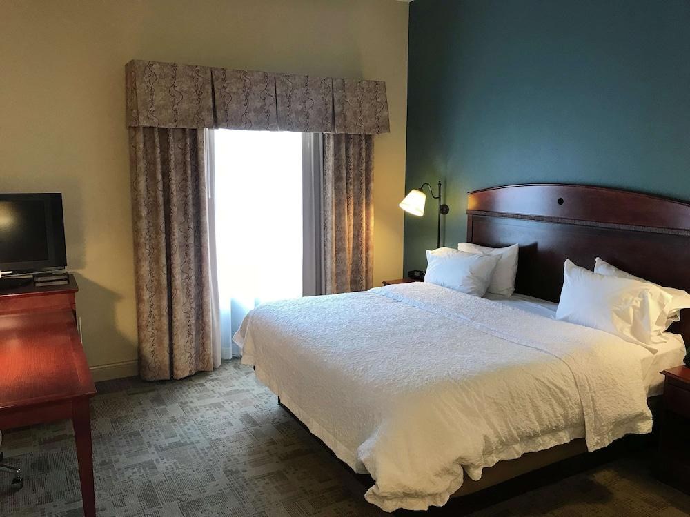 Hampton Inn & Suites Bloomington-Normal photo 4