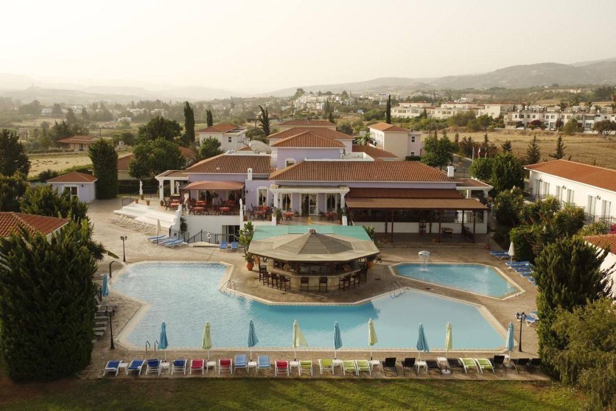 AKAMANTHEA HOLIDAY VILLAGE