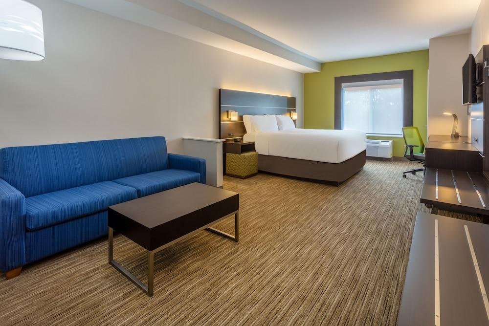 HOLIDAY INN EXPRESS AND SUITES CHARLOTTE ARROWOOD photo 3