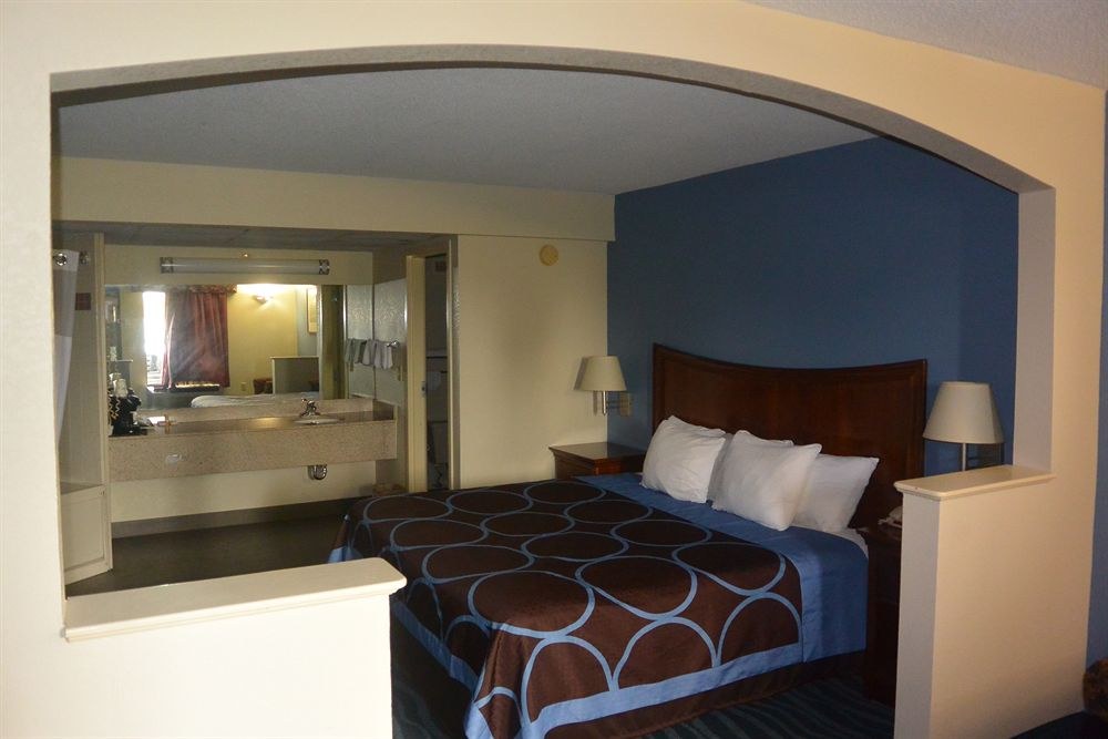 DAYS INN BY WYNDHAM CLARKSVILLE NORTH photo 1