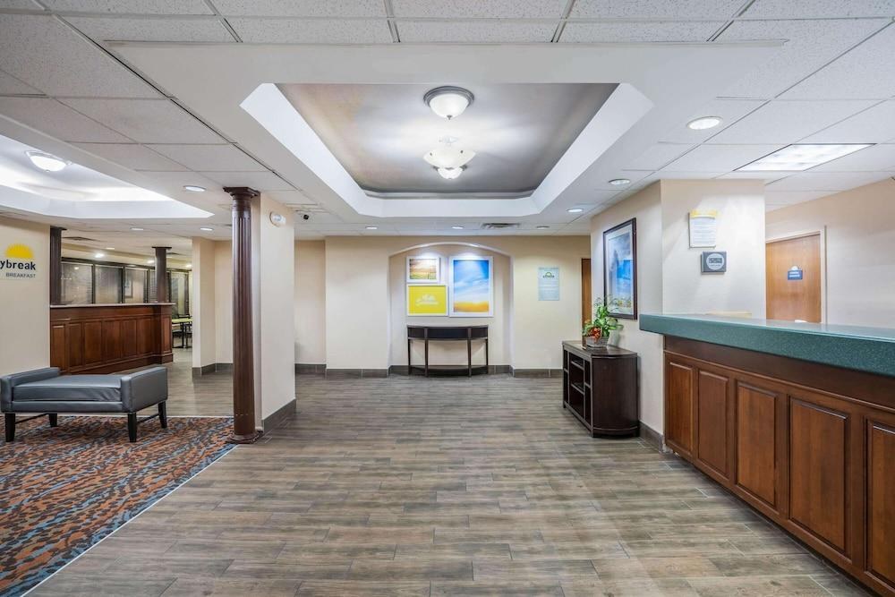 DAYS INN BY WYNDHAM CLARKSVILLE NORTH photo 4