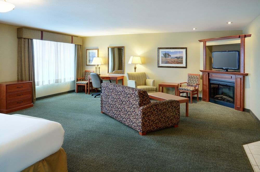 HOLIDAY INN EXPRESS HOTEL & SUITES MEDICINE HAT photo 1