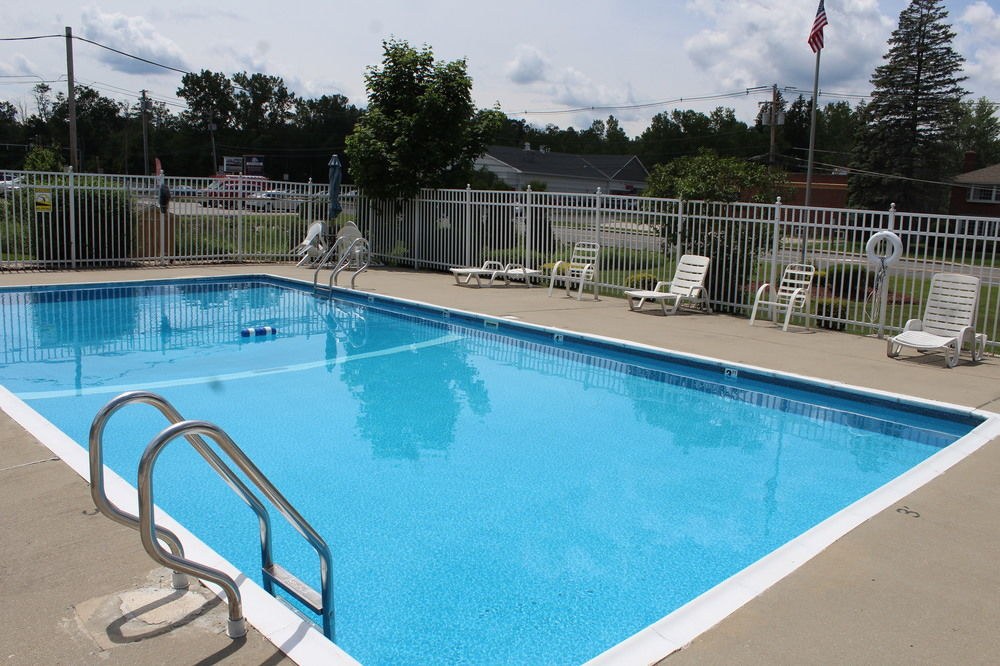 HOWARD JOHNSON BY WYNDHAM LENOX photo 1