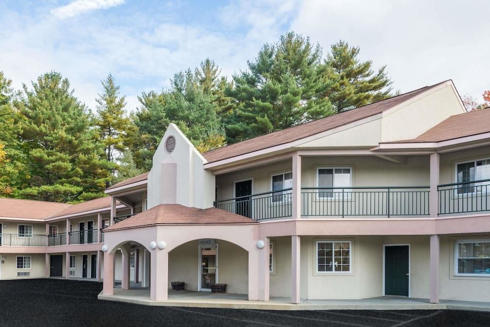 HOWARD JOHNSON BY WYNDHAM LENOX photo 4