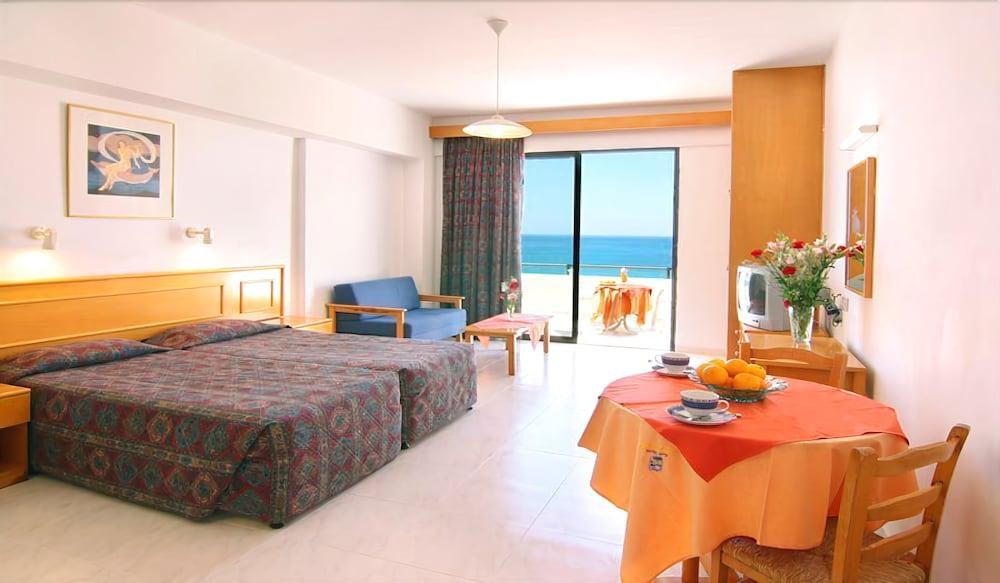 CORALLIA BEACH HOTEL & APTS photo 2