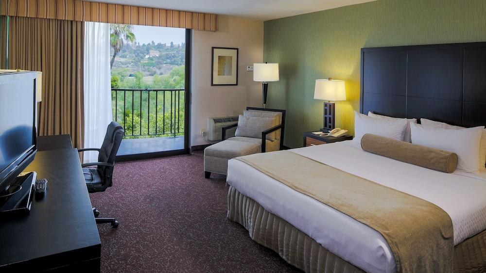 CROWNE PLAZA SAN DIEGO / MISSI photo 2