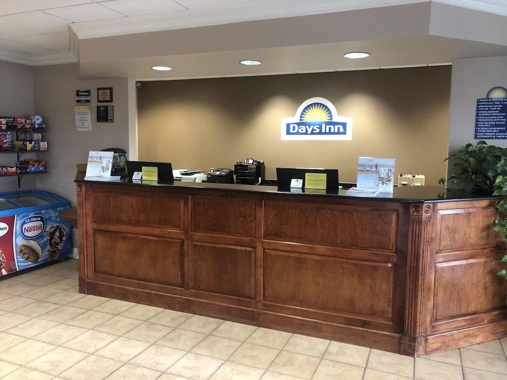 DAYS INN BY WYNDHAM FREDERICK photo 1