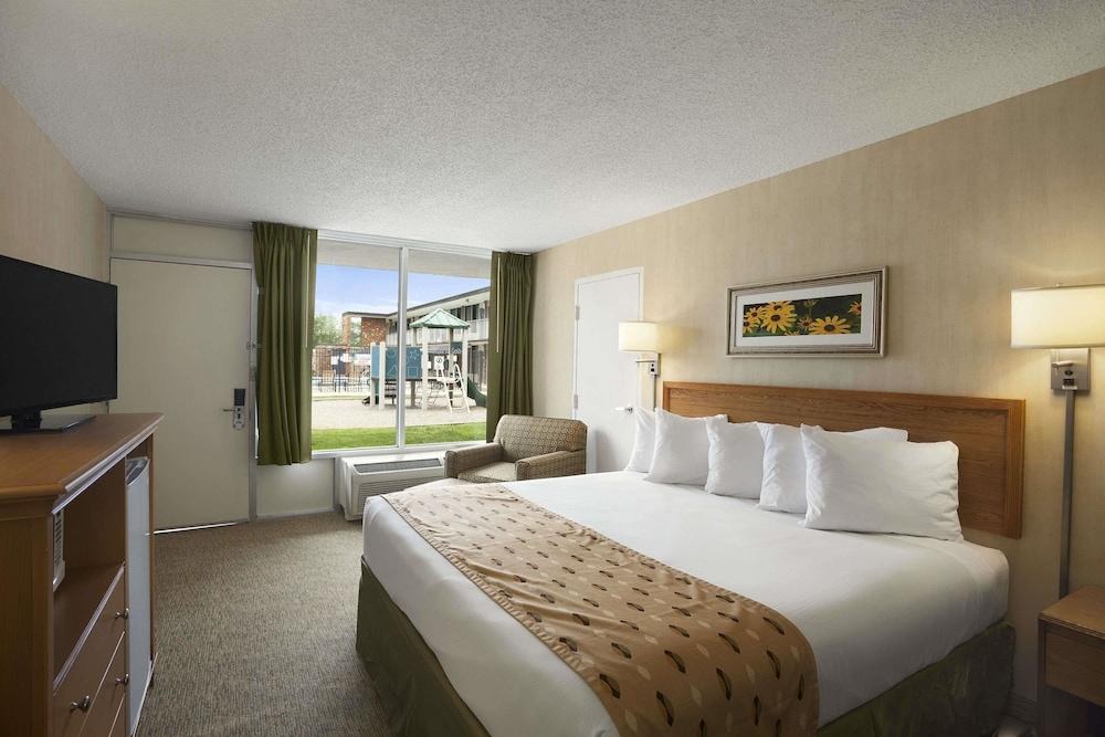 DAYS INN BY WYNDHAM FREDERICK photo 3