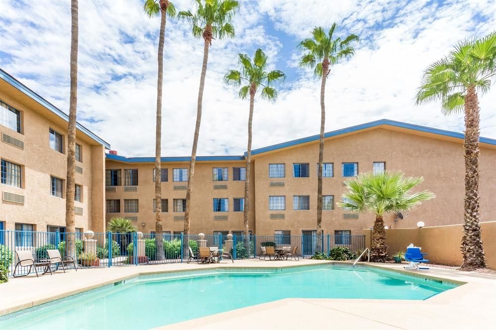 DAYS HOTEL BY WYNDHAM MESA NEAR PHOENIX photo 1