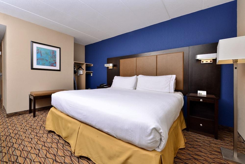 HOLIDAY INN EXPRESS HUNT VALLEY photo 2