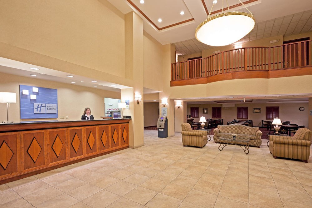 HOLIDAY INN EXPRESS SYRACUSE-FAIRGROUNDS