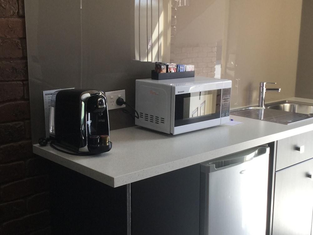 COMFORT INN ALBURY TOWNHOUSE photo 2