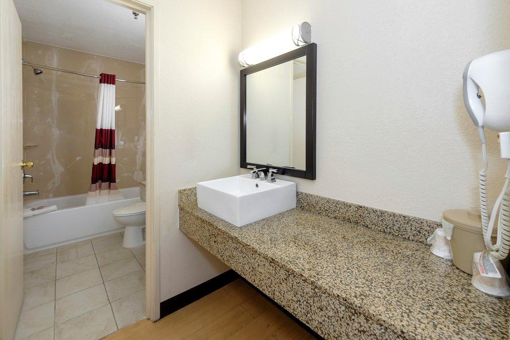 Red Roof Inn Jacksonville - Cruise Port photo 1