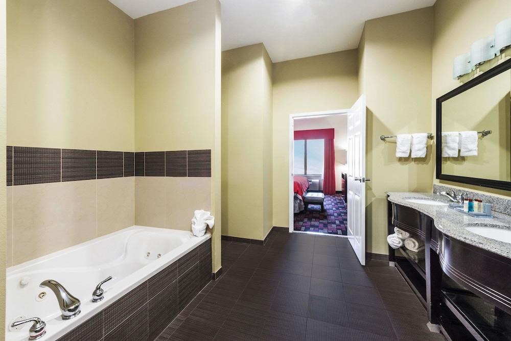 WINGATE BY WYNDHAM LAKE CHARLES CASINO AREA