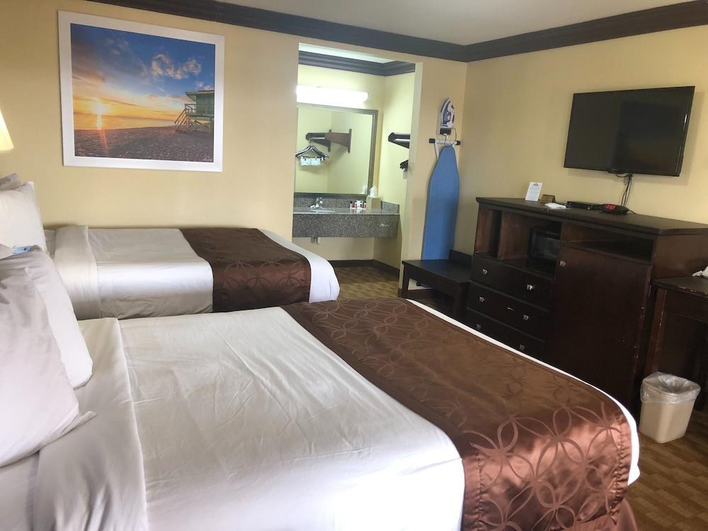 DAYS INN BY WYNDHAM LAKE CHARLES