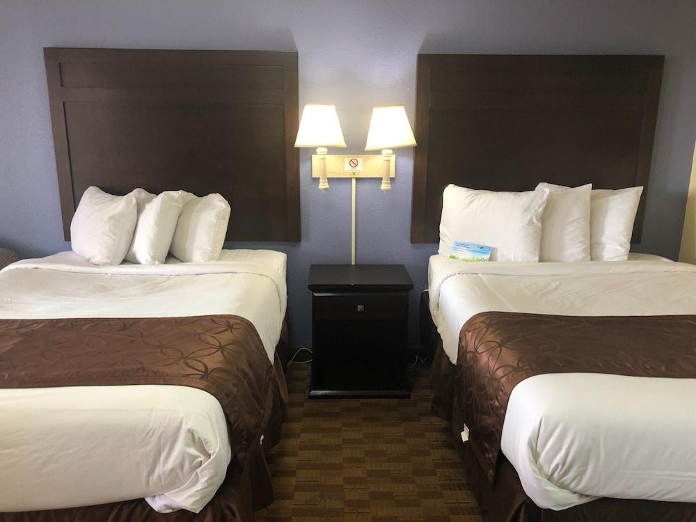 DAYS INN BY WYNDHAM LAKE CHARLES photo 4