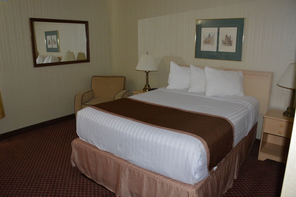 TRAVELODGE BY WYNDHAM LETHBRIDGE