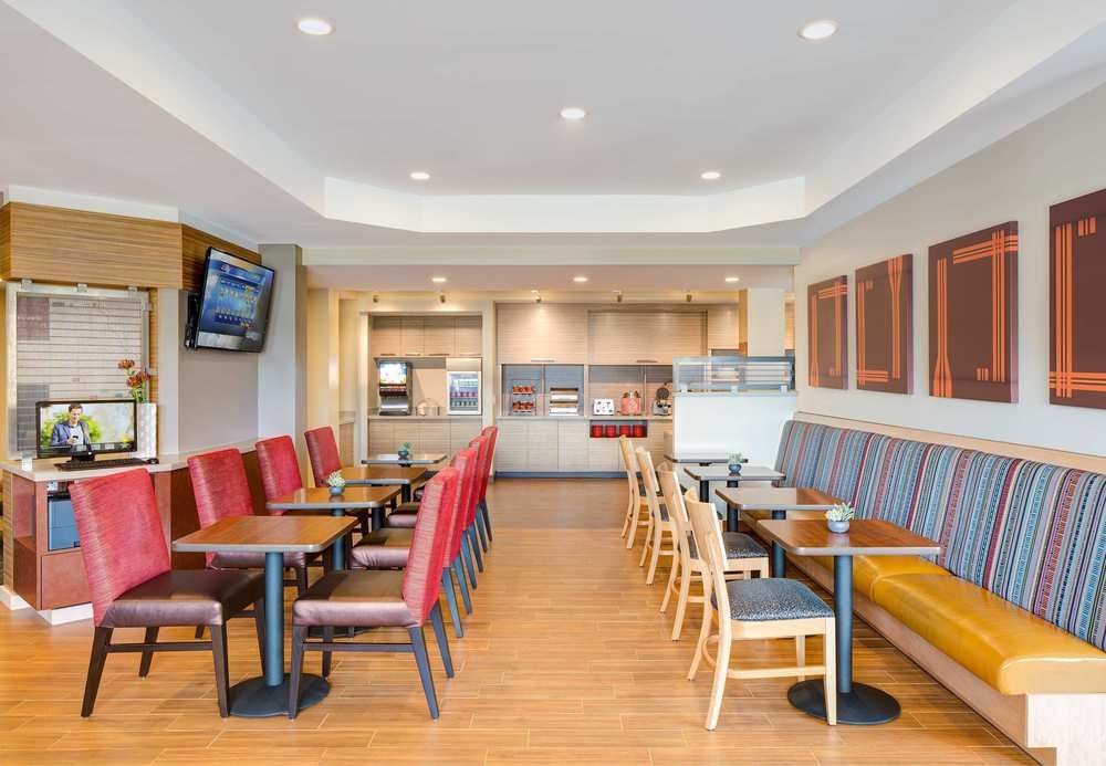 TOWNEPLACE SUITES CLEVELAND AIRPORT photo 2
