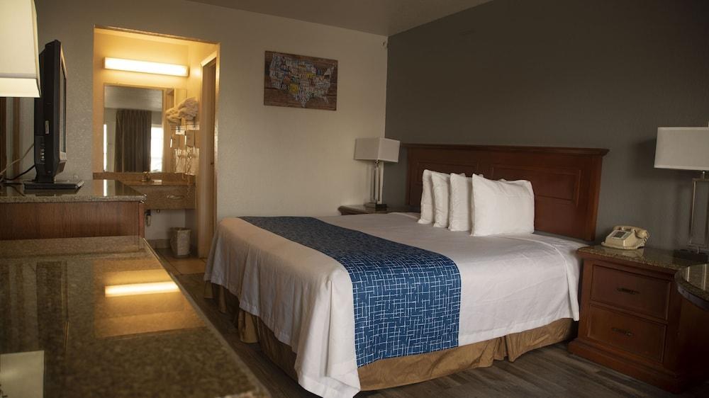 Econo Lodge Phoenix North I-17 photo 1
