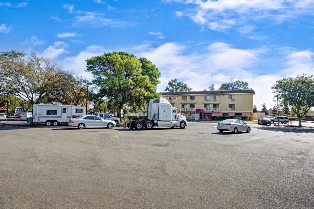 DAYS INN WOODLAND