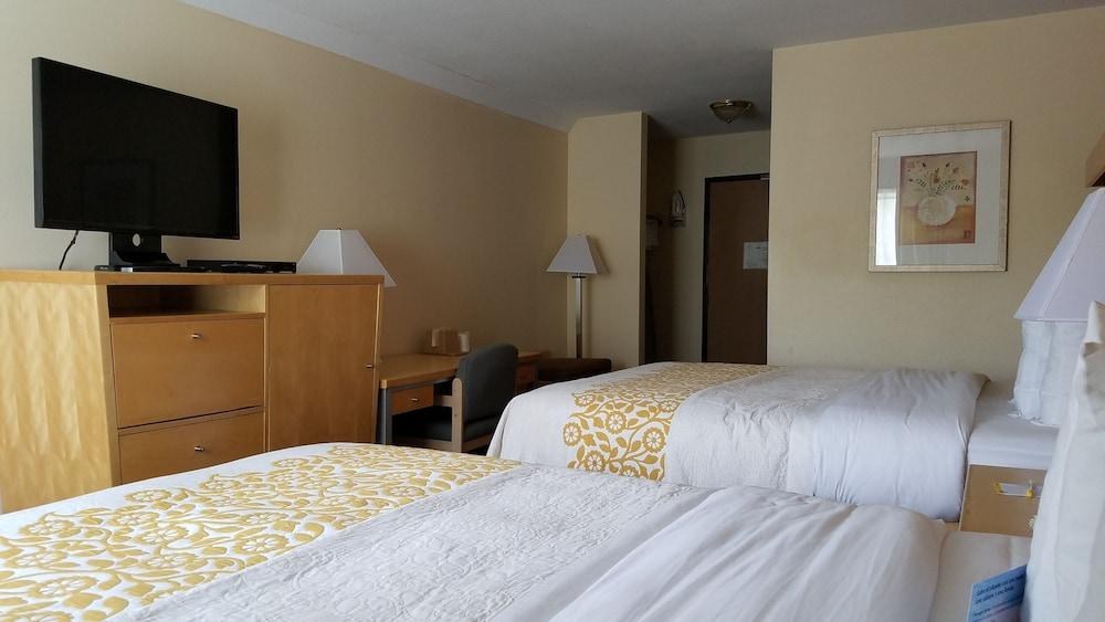 DAYS INN WOODLAND photo 4