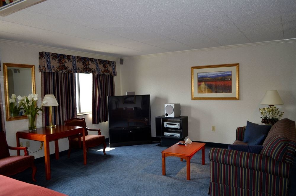 SUPER 8 BY WYNDHAM FREDERICK