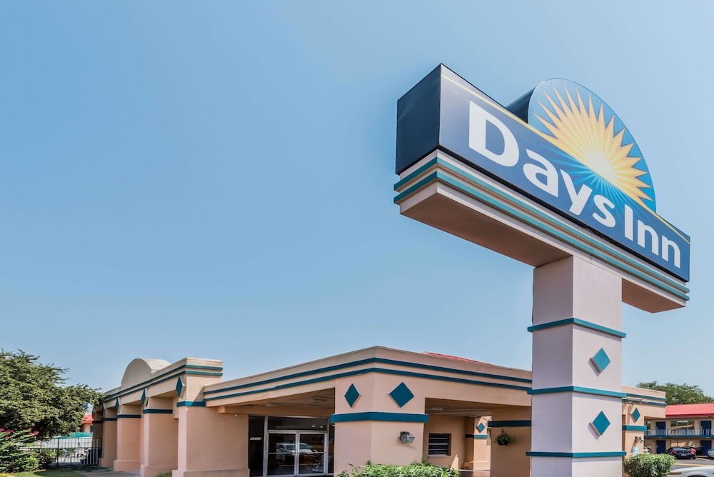 DAYS INN BY WYNDHAM SOUTH FORT WORTH