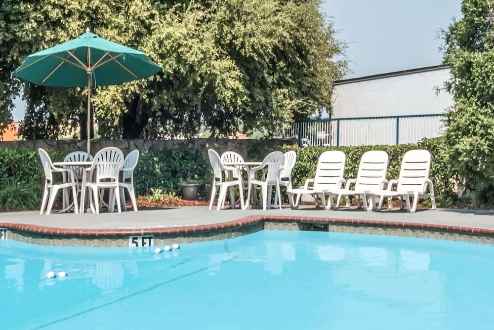 DAYS INN BY WYNDHAM SOUTH FORT WORTH photo 2