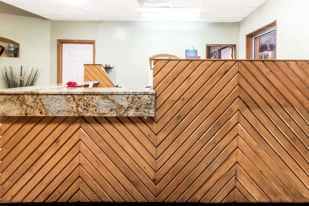 DAYS INN BY WYNDHAM SOUTH FORT WORTH photo 4