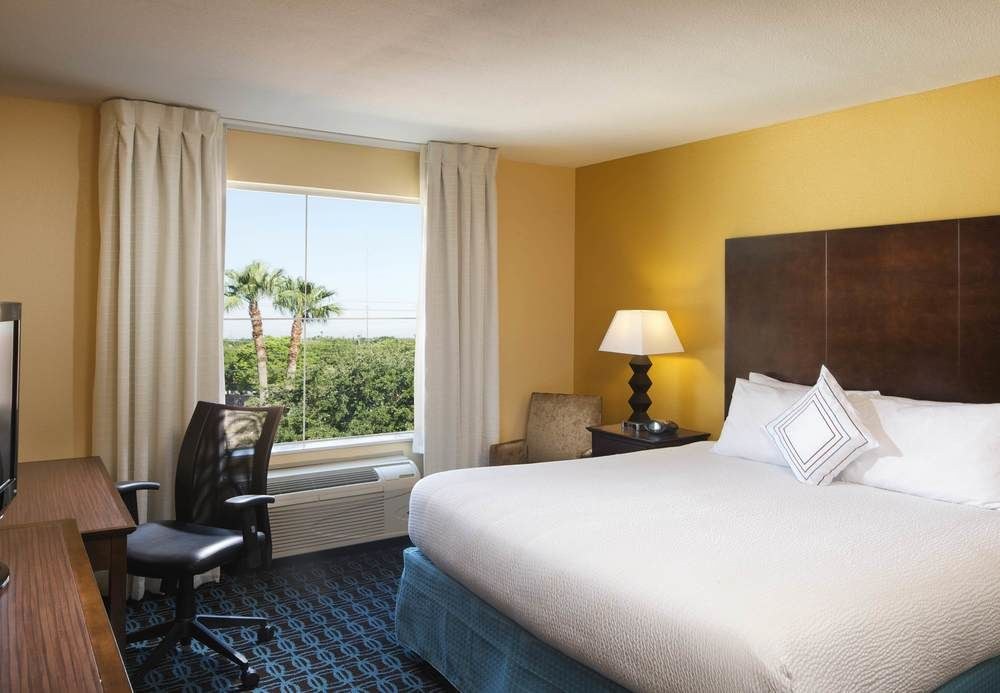 FAIRFIELD INN & SUITES HOUSTON INTERC. AIRPORT photo 2