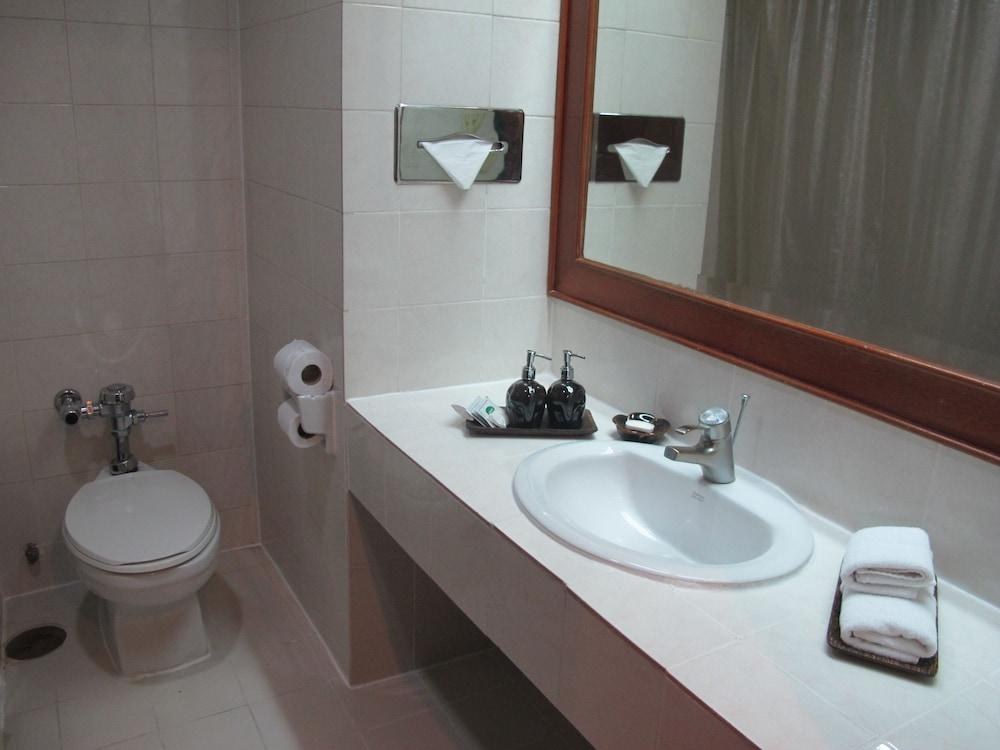 The Promenade Hotel photo 2