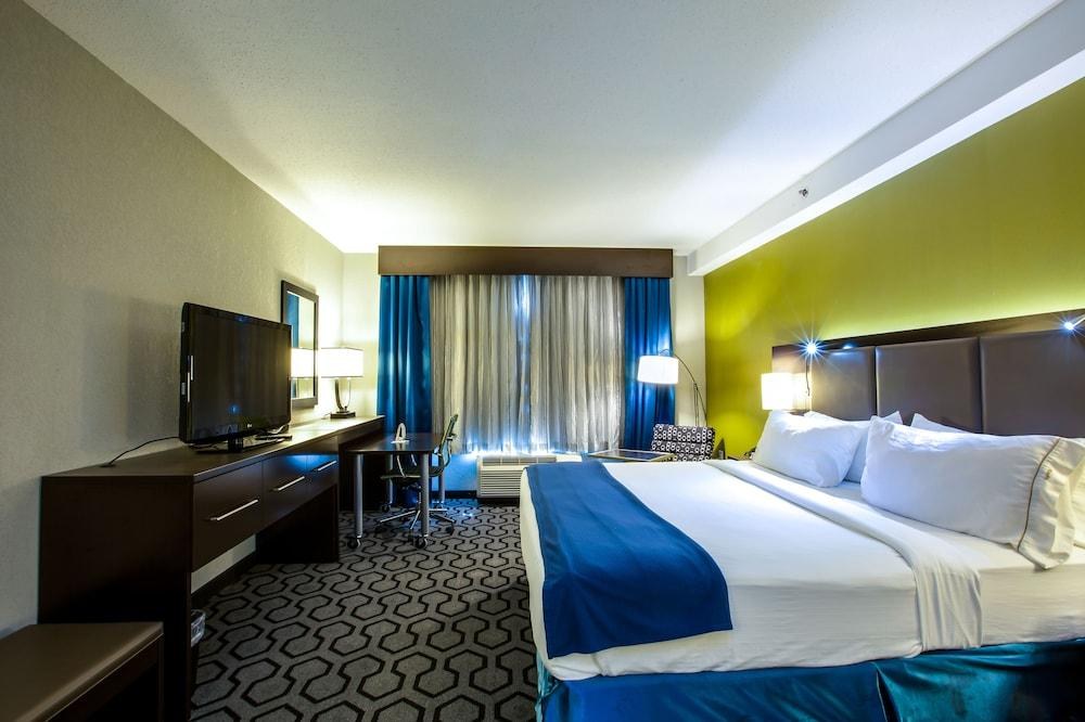 HOLIDAY INN EXPRESS AND SUITES CHARLESTON ARPT CON photo 3
