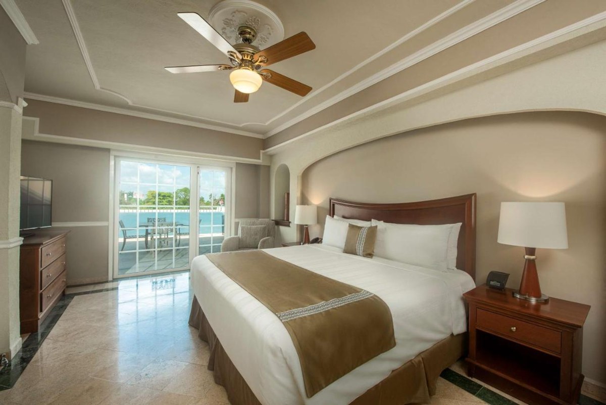 VILLA MERCEDES MERIDA, CURIO COLLECTION BY HILTON